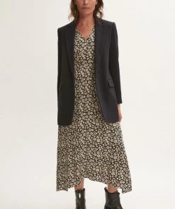 Jigsaw Black Relaxed Herringbone Blazer 9 Jigsaw Black Relaxed Herringbone Blazer -Jigsaw Sales Shop unnamed file 1057 scaled