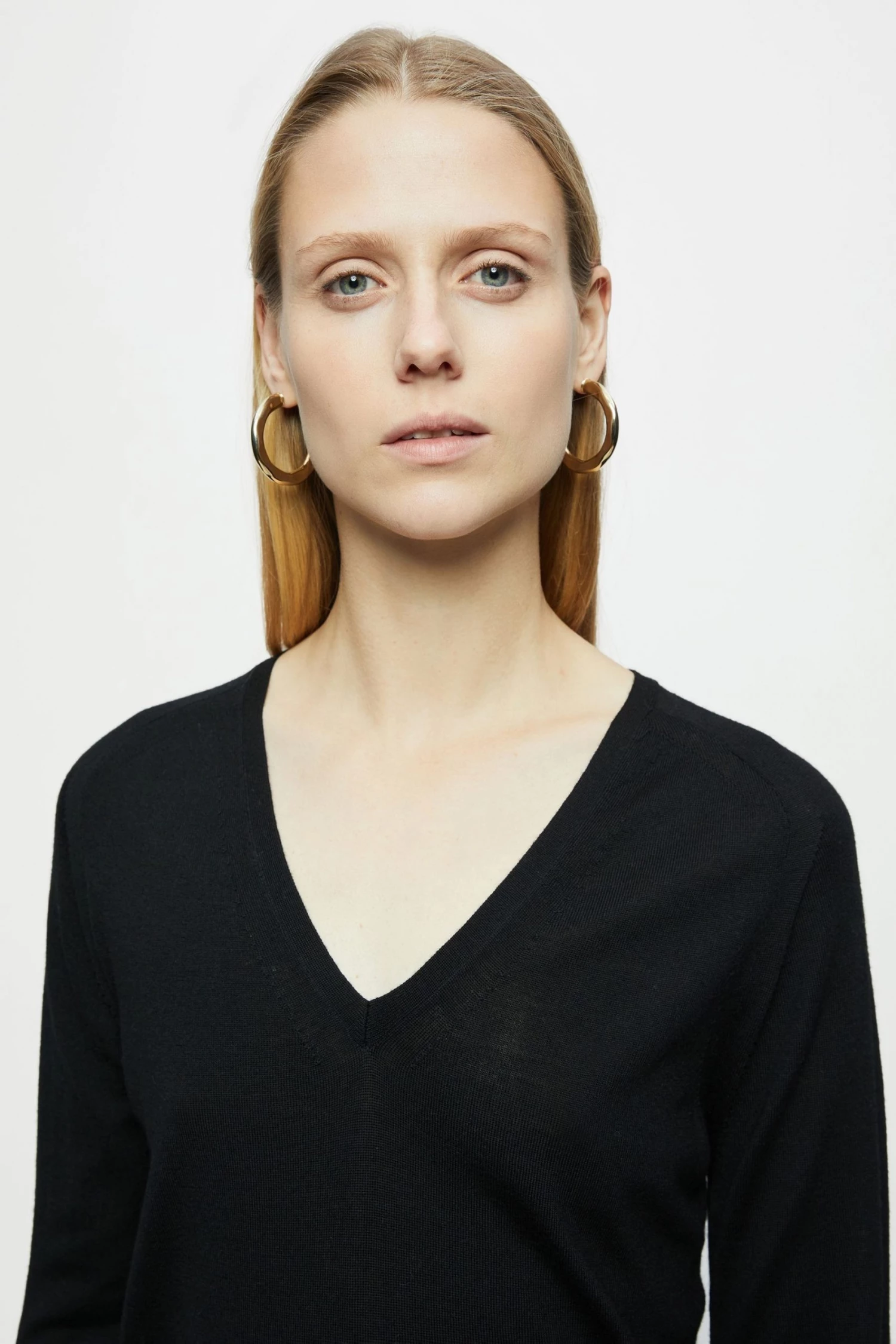 Jigsaw Black Merino V-Neck Jumper 4 Jigsaw Black Merino V-Neck Jumper - Image 4