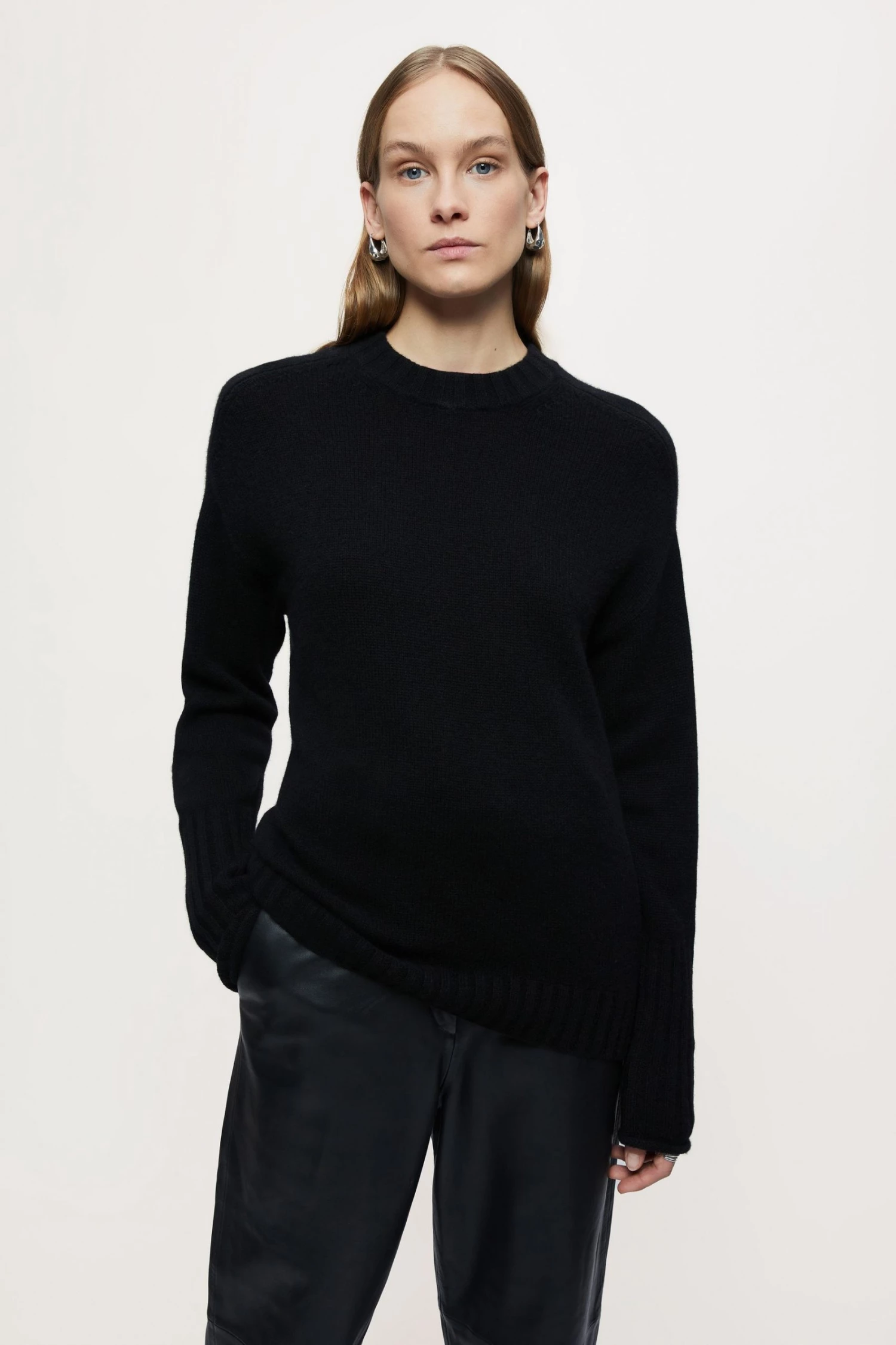 Jigsaw Black Cashmere Boyfriend Jumper 3 Jigsaw Black Cashmere Boyfriend Jumper - Image 3